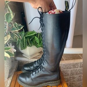 1B60 DR Marten Virginia Leather Knee High Boots EU39/ 8.5